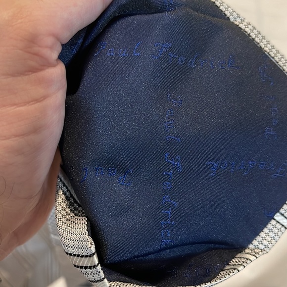 Paul Fredrick men’s silver and black tie 60”L x 3.5” - Picture 4 of 4